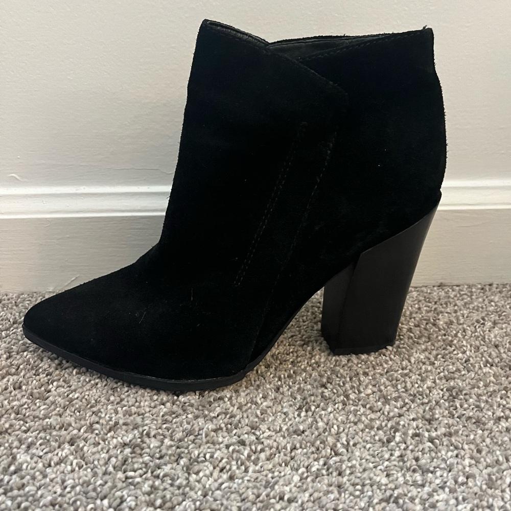 Guess Black Pointed Toe Suede Zip Up Ankle Boots-8.5